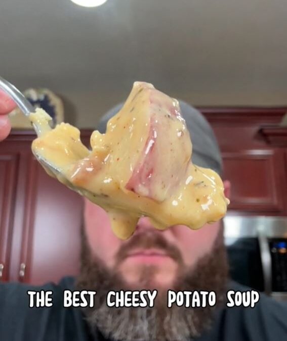 The Best Cheesy Potato Soup