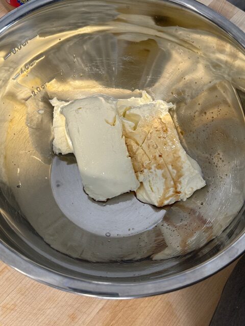 In a metal bowl, mixing cream cheese, vanilla, powdered sugar and peanut butter for the no bake filling.