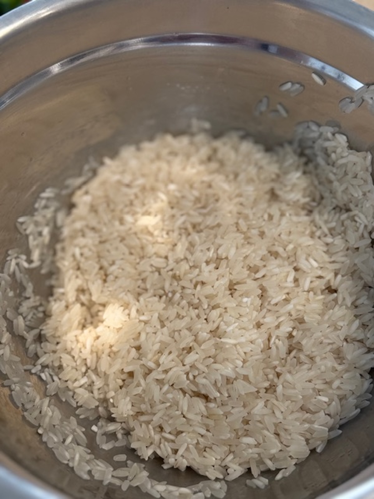 uncooked rice kernels in bowl